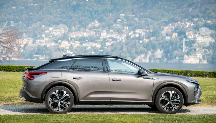 Citroen C5 X: la berlina ad assetto rialzato arriva in Italia da 33.250 Euro - Foto 12 di 21
