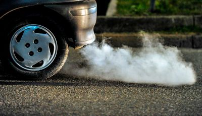 L'auto "beve" troppo? Ecco i consigli per far fronte al caro consumi