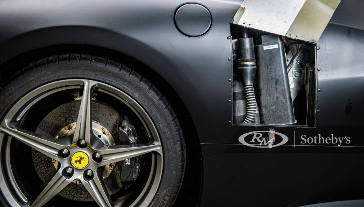 Test car in vendita: comprereste il prototipo della Ferrari LaFerrari? - Foto 9 di 13