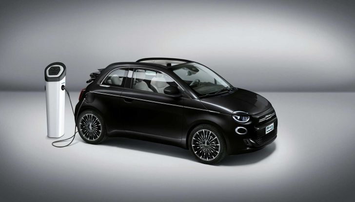 Fiat 500 Elettrica a 199 euro al mese con anticipo e interessi zero - Foto 1 di 5