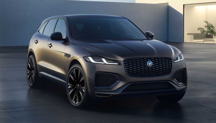 Jaguar F-Pace Sport: la sportività inglese sceglie l’ibrido mild-hybrid - Foto 1 di 5