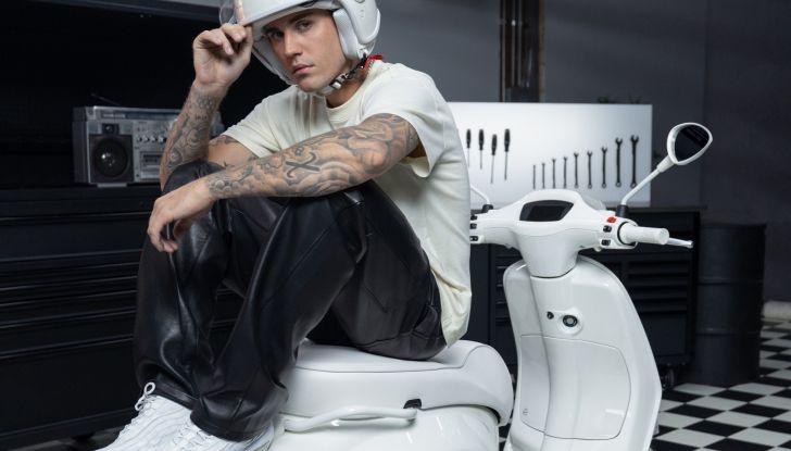 Justin Bieber X Vespa: il modello speciale firmato dalla star canadese - Foto 7 di 7