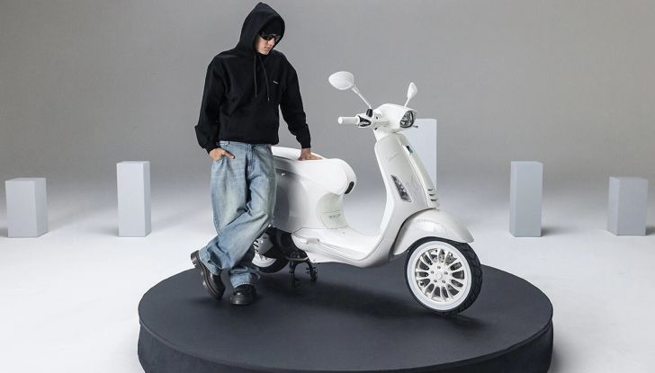 Justin Bieber X Vespa: il modello speciale firmato dalla star canadese - Foto 1 di 7