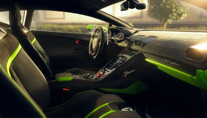 Lamborghini Huracàn Tecnica: il canto del cigno del V10 sprigiona 640 CV - Foto 21 di 23