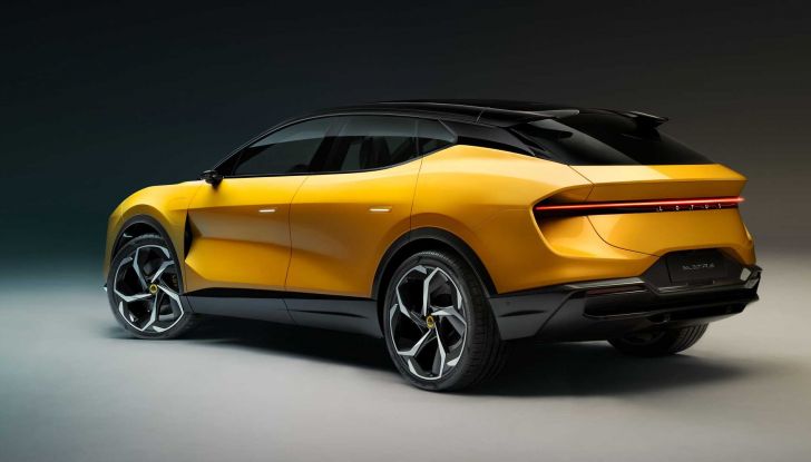 Lotus Eletre: tre versioni e prezzi da 98.490 Euro, in Italia entro giugno 2023 - Foto 5 di 11