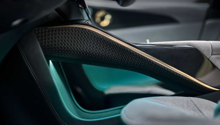 Lotus Eletre: tre versioni e prezzi da 98.490 Euro, in Italia entro giugno 2023 - Foto 9 di 11
