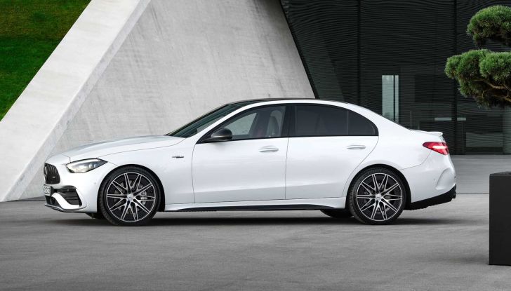 Mercedes-AMG C43: la Classe C sportiva passa al quattro cilindri (ibrido) - Foto 10 di 16