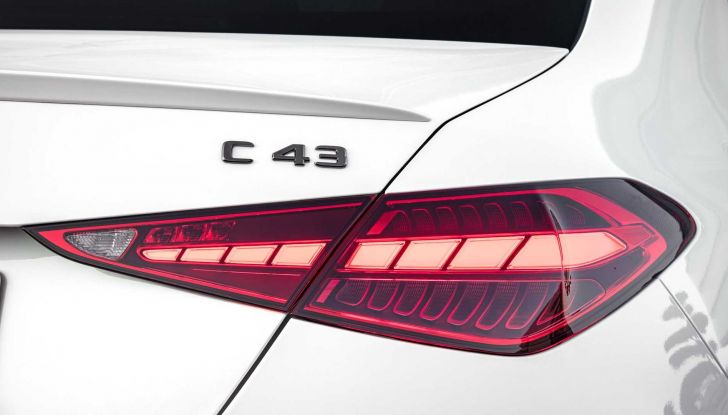 Mercedes-AMG C43: la Classe C sportiva passa al quattro cilindri (ibrido) - Foto 12 di 16