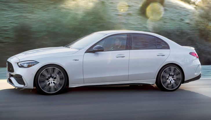 Mercedes-AMG C43: la Classe C sportiva passa al quattro cilindri (ibrido) - Foto 4 di 16