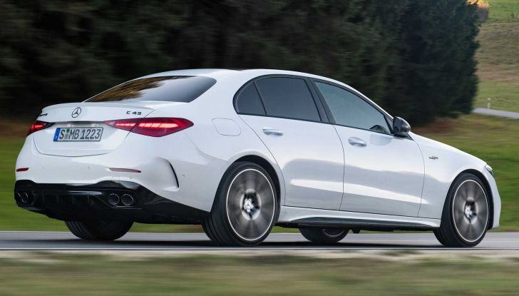 Mercedes-AMG C43: la Classe C sportiva passa al quattro cilindri (ibrido) - Foto 5 di 16