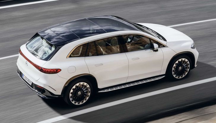 Mercedes EQS… SUV: l’ammiraglia elettrica passa all’assetto rialzato - Foto 4 di 16
