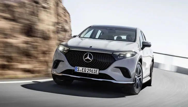 Mercedes EQS SUV: allestimenti e listino prezzi, in Italia da 138.669 Euro - Foto 1 di 16