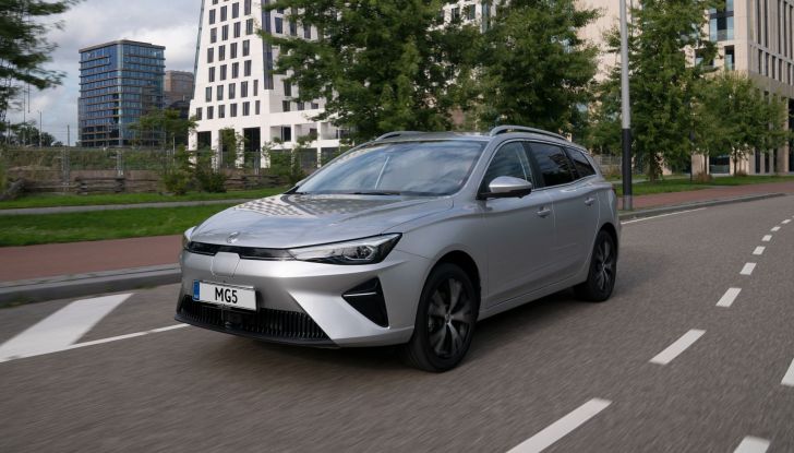 MG5 Electric: disponibile la nuova familiare a “passo lungo” da 31.050 Euro - Foto 4 di 17