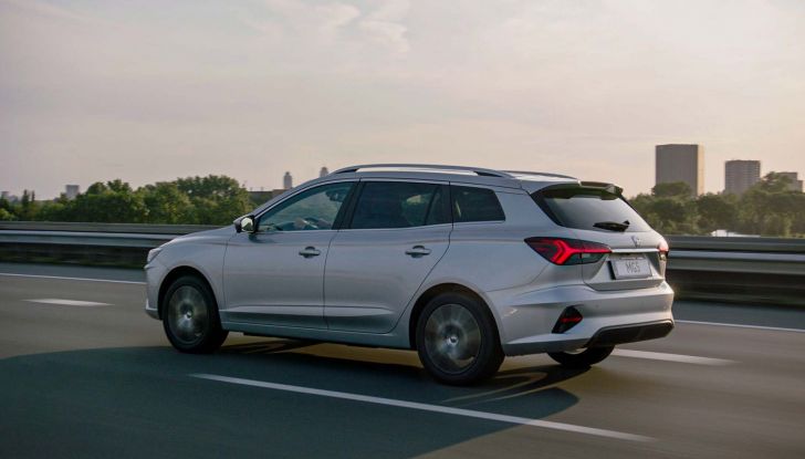 MG5 Electric: disponibile la nuova familiare a “passo lungo” da 31.050 Euro - Foto 8 di 17