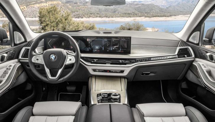 Nuova BMW X7 2022: il restyling di metà carriera è tutto nuovo! - Foto 12 di 16