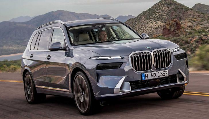 Nuova BMW X7 2022: il restyling di metà carriera è tutto nuovo! - Foto 1 di 16