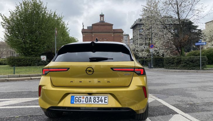 Nuova Opel Astra 2022: online la campagna promozionale dell’ibrida plug-in - Foto 10 di 17