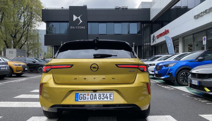 Nuova Opel Astra 2022: online la campagna promozionale dell’ibrida plug-in - Foto 2 di 17