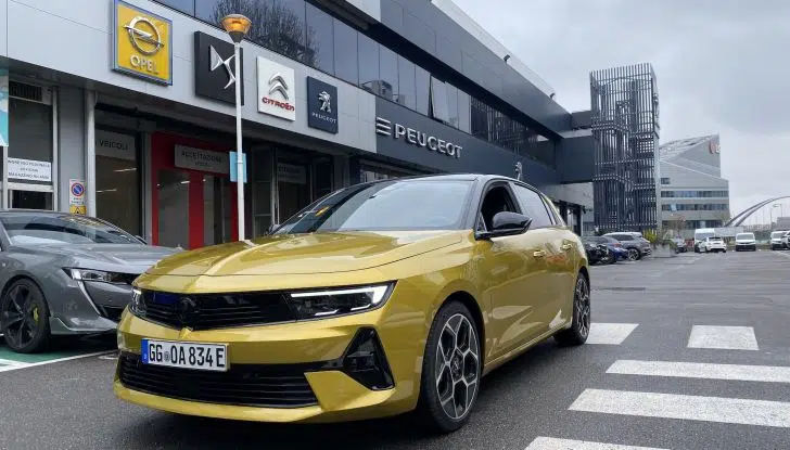 Opel Astra 2022: la prova su strada della versione ibrida plug-in - Foto 1 di 17