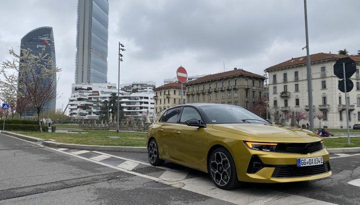 Nuova Opel Astra 2022: online la campagna promozionale dell’ibrida plug-in - Foto 3 di 17