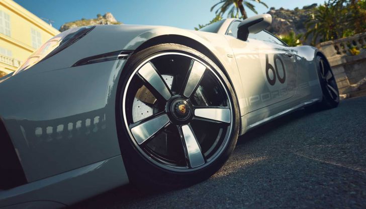 Porsche 911 Sport Classic: con 550 CV la Turbo S passa al cambio manuale - Foto 9 di 18