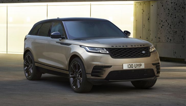 Range Rover 2022: la Velar mild-hybrid riceve il pacchetto HST - Foto 4 di 7