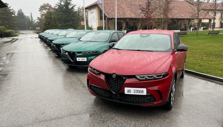 Alfa Romeo Tonale Plug-In Hybrid Q4: prova su strada della versione da 280 CV - Foto 4 di 47