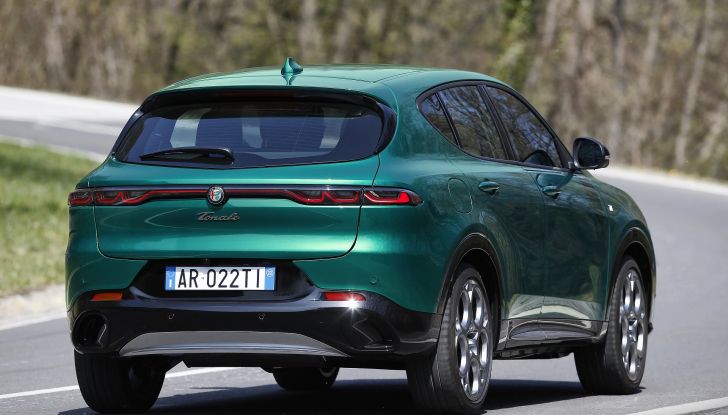 Alfa Romeo Tonale Plug-In Hybrid Q4: prova su strada della versione da 280 CV - Foto 26 di 47