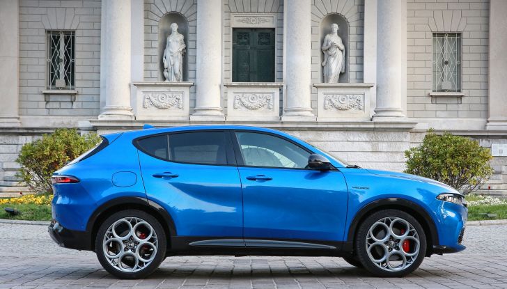 Alfa Romeo Tonale Plug-In Hybrid Q4: prova su strada della versione da 280 CV - Foto 30 di 47