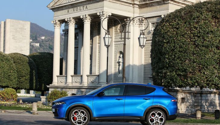 Alfa Romeo Tonale Plug-In Hybrid Q4: prova su strada della versione da 280 CV - Foto 32 di 47