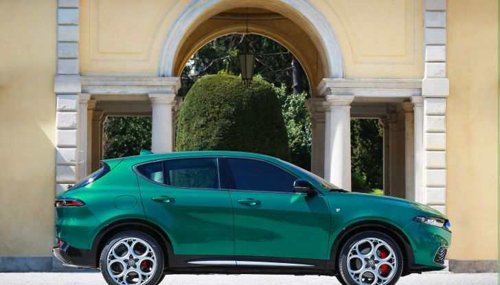 Alfa Romeo Tonale Plug-In Hybrid Q4: prova su strada della versione da 280 CV - Foto 33 di 47