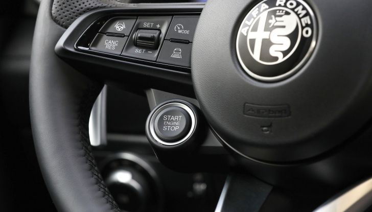 Alfa Romeo Tonale Plug-In Hybrid Q4: prova su strada della versione da 280 CV - Foto 45 di 47