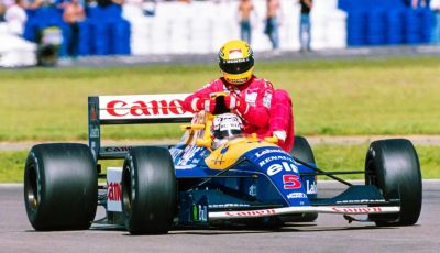 Nigel Mansell mette all’asta le sue F1: c’è anche la Williams del “passaggio” a Senna
