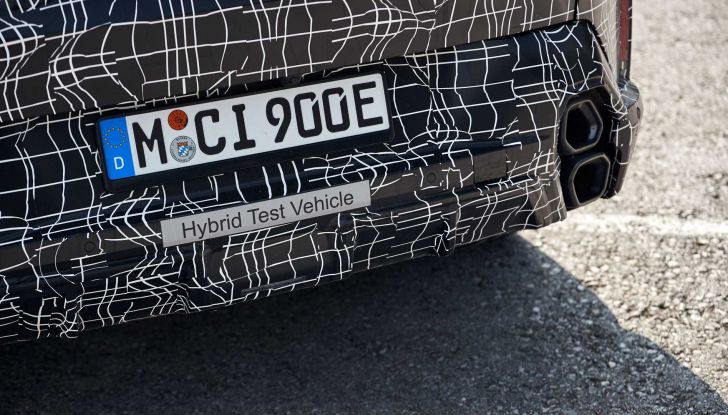 BMW XM: il nuovo SUV tedesco avrà un motore ibrido plug-in da oltre 650 CV - Foto 10 di 12