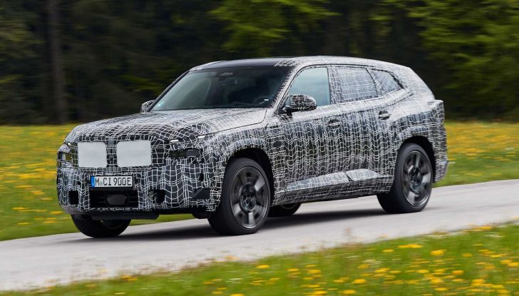 BMW XM: il nuovo SUV tedesco avrà un motore ibrido plug-in da oltre 650 CV - Foto 2 di 12