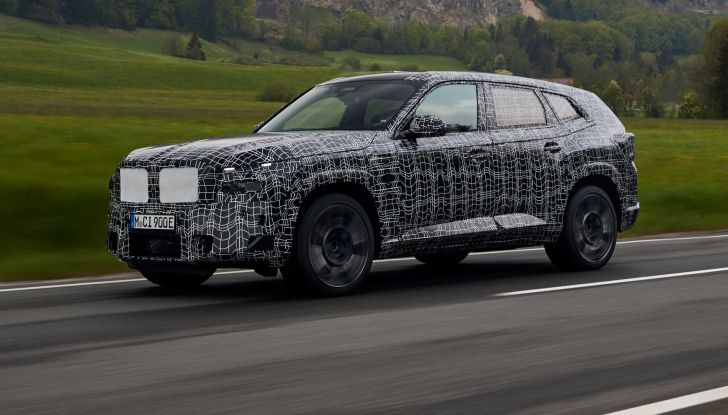 BMW XM: il nuovo SUV tedesco avrà un motore ibrido plug-in da oltre 650 CV - Foto 3 di 12