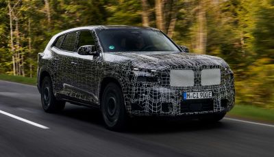 BMW XM: il nuovo SUV tedesco avrà un motore ibrido plug-in da oltre 650 CV