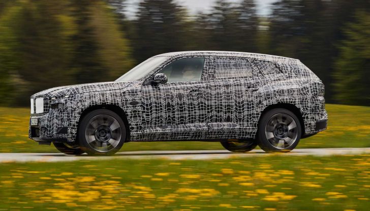 BMW XM: il nuovo SUV tedesco avrà un motore ibrido plug-in da oltre 650 CV - Foto 5 di 12