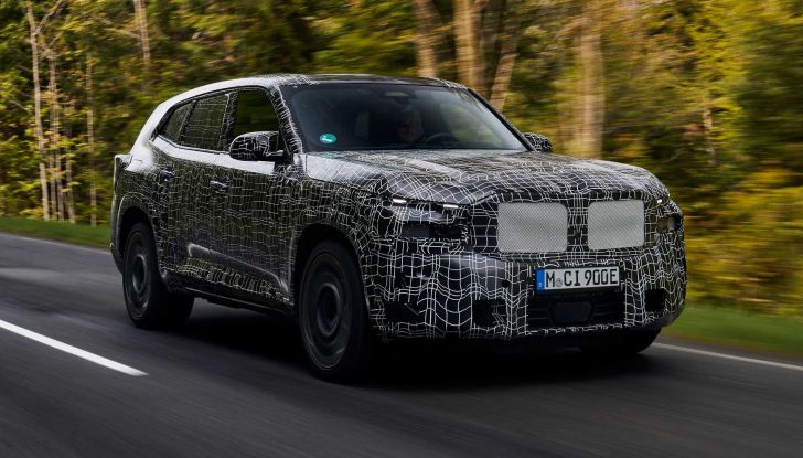 BMW XM: il nuovo SUV tedesco avrà un motore ibrido plug-in da oltre 650 CV - Foto 1 di 12