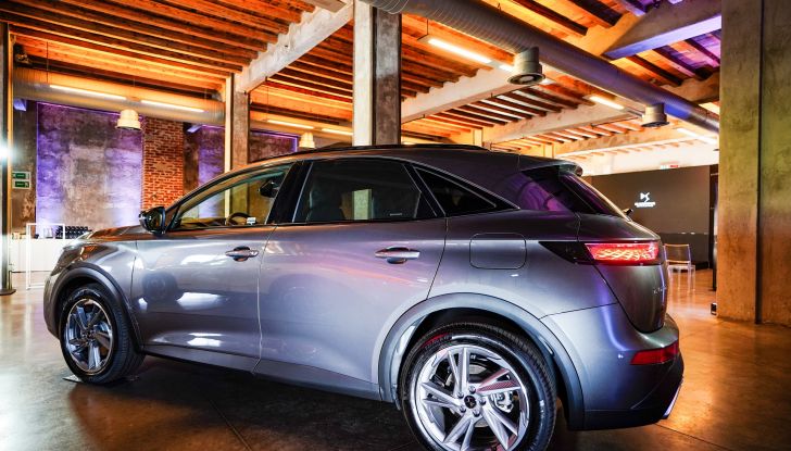 DS3 e DS7 Crossback: ordinabili le limited edition “Toits de Paris” e “Ligne Noire” - Foto 8 di 17