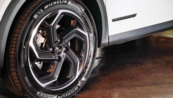 DS3 e DS7 Crossback: ordinabili le limited edition “Toits de Paris” e “Ligne Noire” - Foto 11 di 17