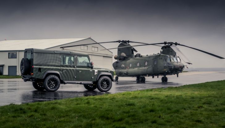 Land Rover Defender: la versione di Tecniq omaggia il Chinook della RAF - Foto 2 di 6