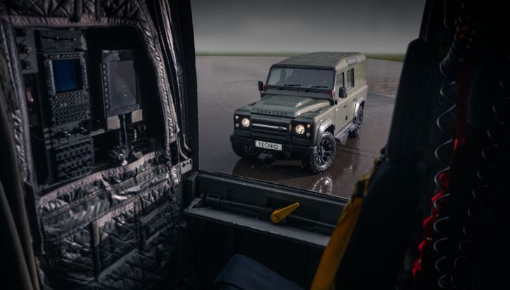 Land Rover Defender: la versione di Tecniq omaggia il Chinook della RAF - Foto 3 di 6