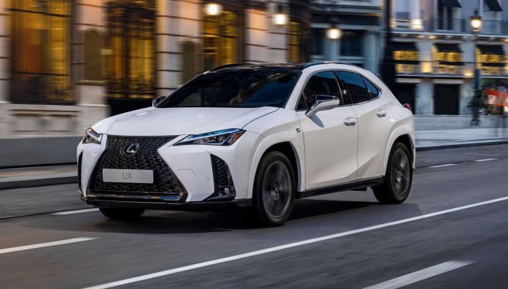 Lexus UX Hybrid 2023: il restyling di metà carriera è ancora più completo - Foto 3 di 10