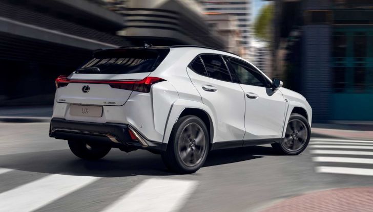 Lexus UX Hybrid 2023: il restyling di metà carriera è ancora più completo - Foto 5 di 10