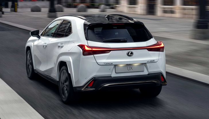Lexus UX Hybrid 2023: il restyling di metà carriera è ancora più completo - Foto 6 di 10