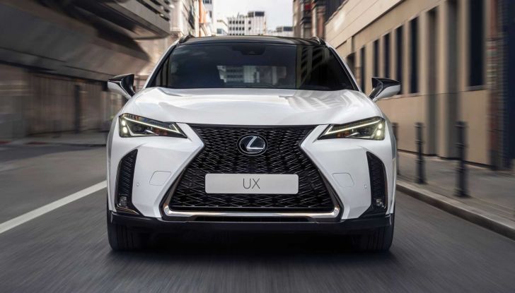 Lexus UX Hybrid 2023: il restyling di metà carriera è ancora più completo - Foto 1 di 10