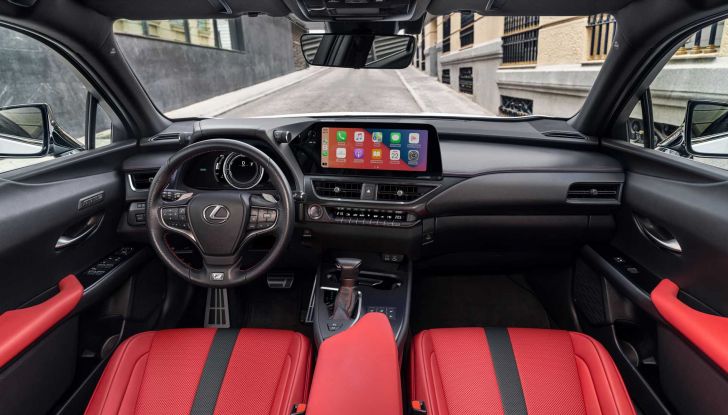 Lexus UX Hybrid 2023: il restyling di metà carriera è ancora più completo - Foto 8 di 10
