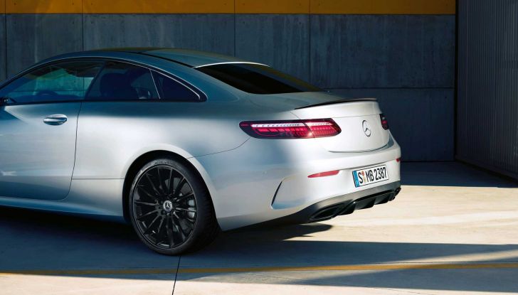 Mercedes Classe E 2022: la nuova versione speciale si chiama “Night Edition” - Foto 4 di 7