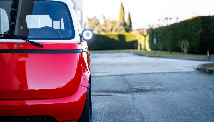 Microlino, versioni, motori e prezzi del quadriciclo leggero elettrico - Foto 9 di 10